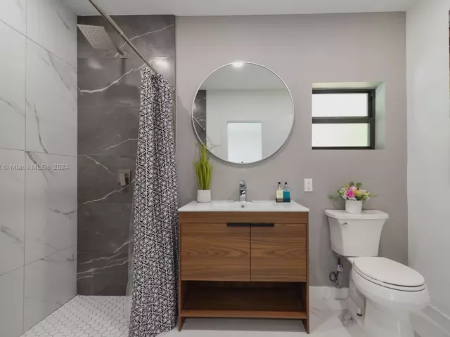 Продажа дома по адресу 2308 SE 18 St - фото 5465895