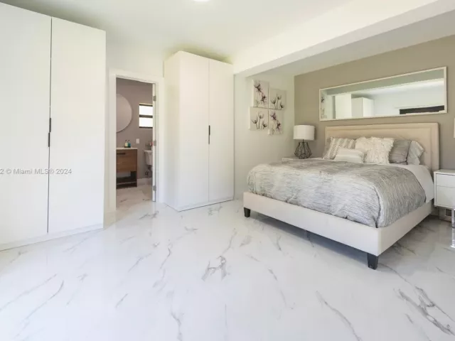 Продажа дома по адресу 2308 SE 18 St - фото 5465896