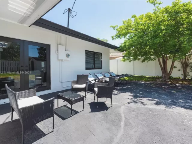 Продажа дома по адресу 2308 SE 18 St - фото 5465897