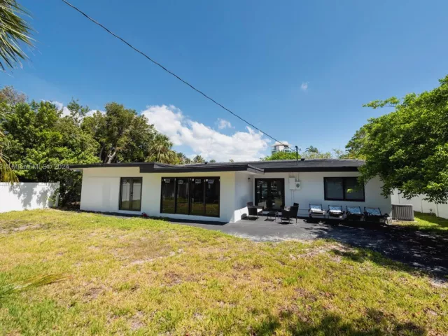 Продажа дома по адресу 2308 SE 18 St - фото 5465900