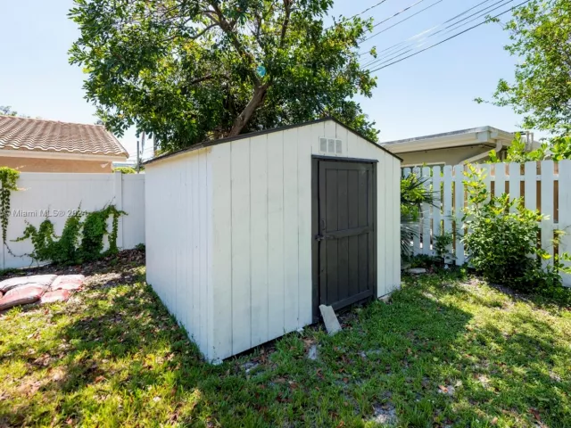 Продажа дома по адресу 2308 SE 18 St - фото 5465901