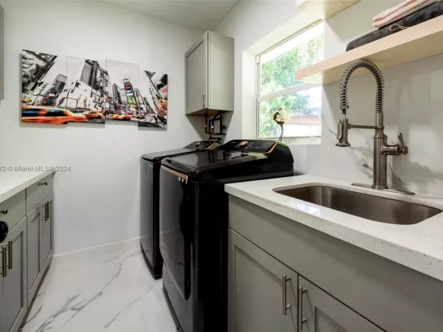 Продажа дома по адресу 2308 SE 18 St - фото 5465885