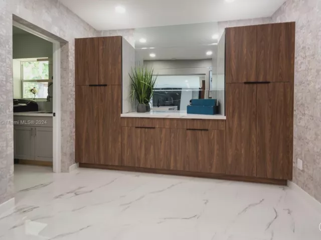 Продажа дома по адресу 2308 SE 18 St - фото 5465887