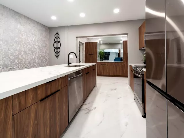 Продажа дома по адресу 2308 SE 18 St - фото 5465888