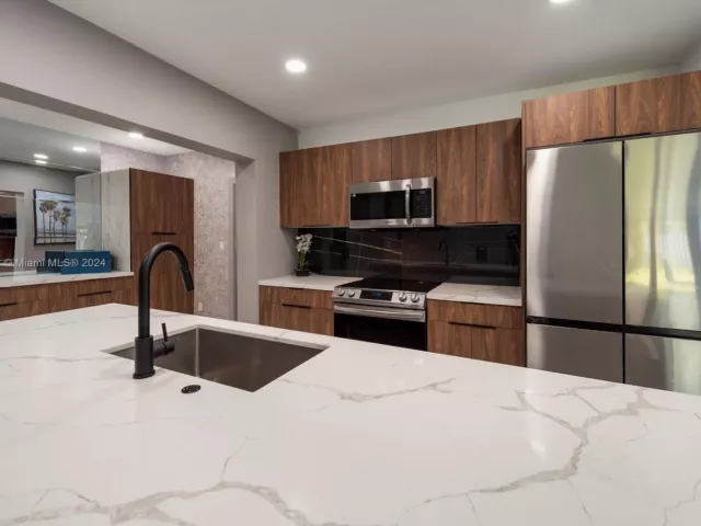 Продажа дома по адресу 2308 SE 18 St - фото 5465889