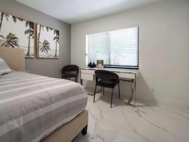 Продажа дома по адресу 2308 SE 18 St - фото 5465891