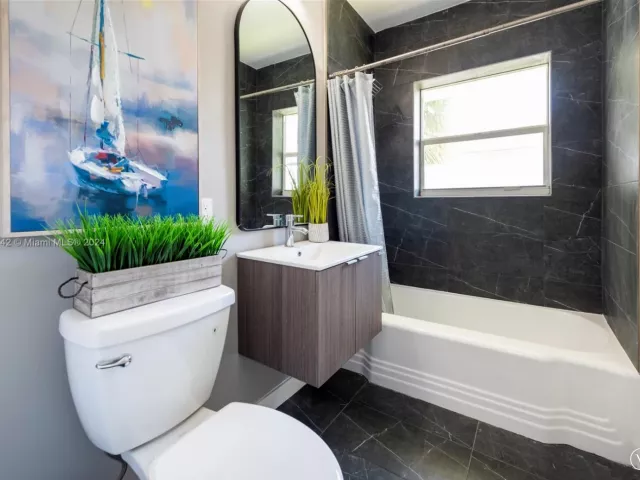 Продажа дома по адресу 2308 SE 18 St - фото 5465892