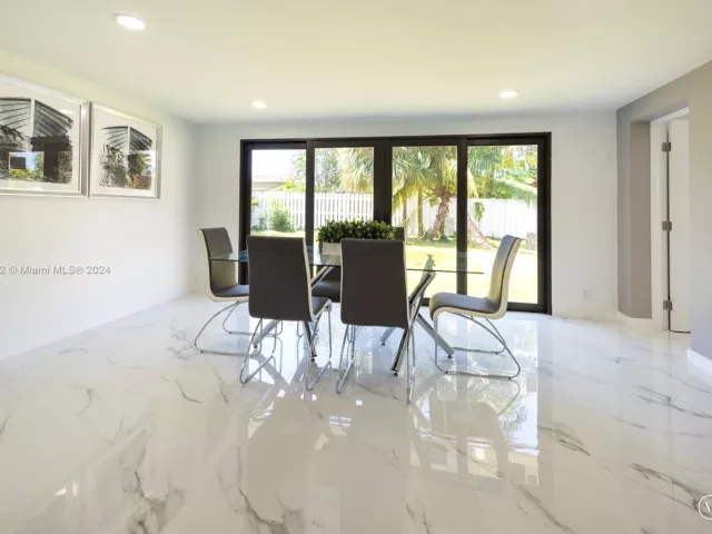 Продажа дома по адресу 2308 SE 18 St - фото 5465884