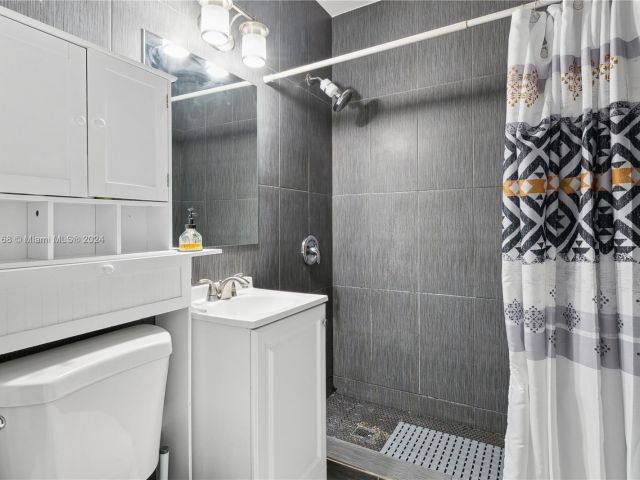 Продажа дома по адресу 3671 NW 18th Ter - фото 5479939