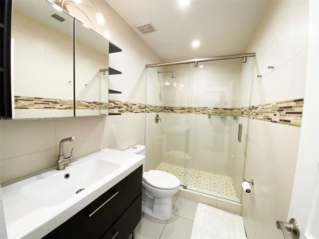 Продажа дома по адресу 13180 SW 18th Ter - фото 5470612