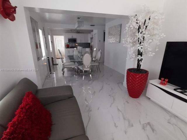 Продажа дома по адресу 31 SW 58th Ct - фото 5470589