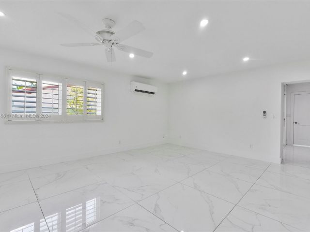 Продажа дома по адресу 10223 SW 17th St - фото 5490387