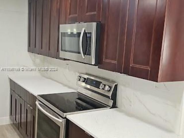 Продажа дома по адресу 5730 Douglas St - фото 5473226