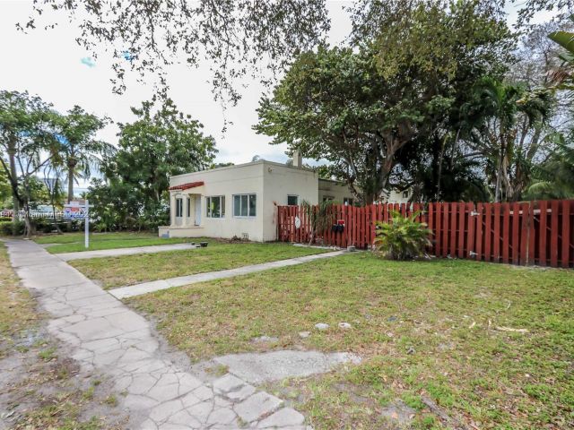 Продажа дома по адресу 1126 N 17th Ave - фото 5473615