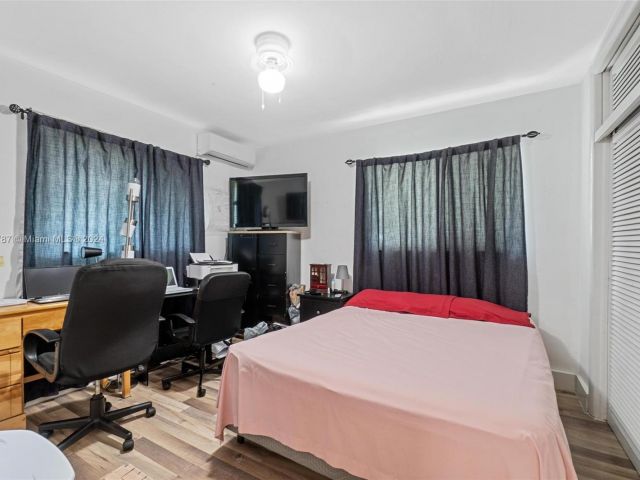 Продажа дома по адресу 525 NW 73rd Ave - фото 5474907