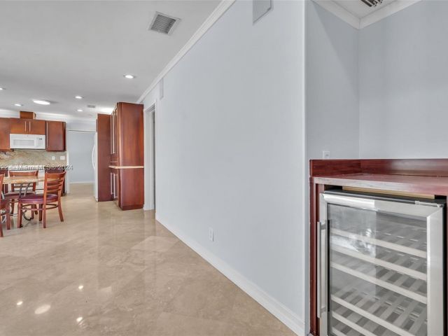 Продажа дома по адресу 4719 Madison St - фото 5490031