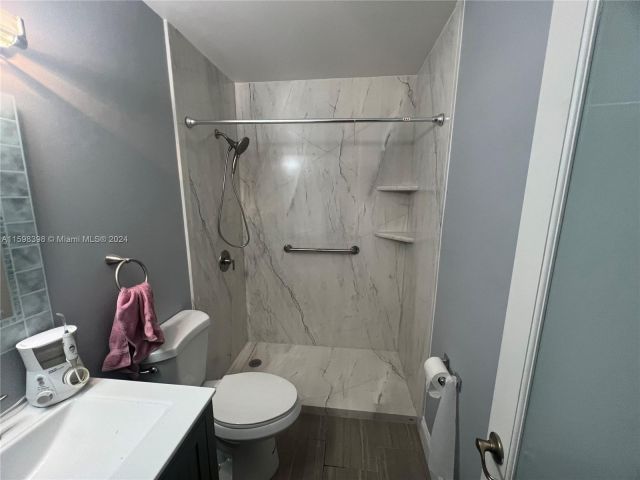 Продажа дома по адресу 543 NE 7th Ave 2A - фото 5479481