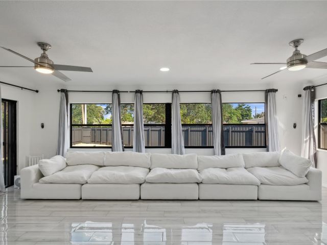 Продажа дома по адресу 15901 Miami Dr - фото 5491685