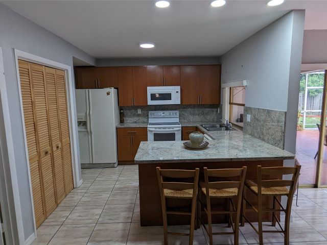 Продажа дома по адресу 50 NE 210th St - фото 5493644