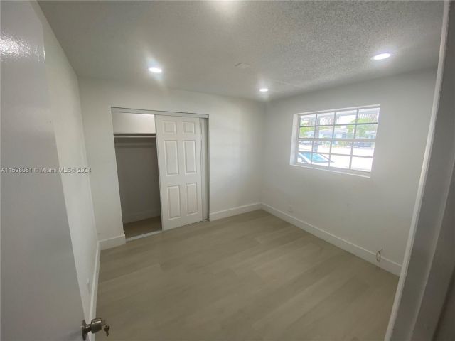 Продажа дома по адресу 1436 NW 19th St - фото 5484934