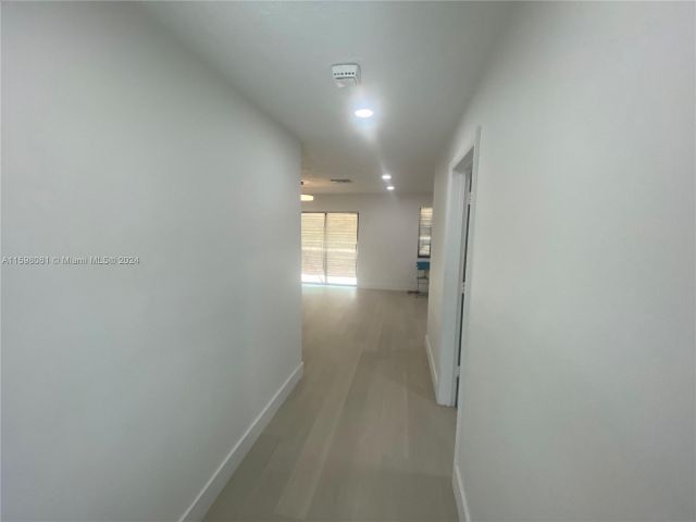 Продажа дома по адресу 1436 NW 19th St - фото 5484949