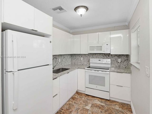 Продажа дома по адресу 10740 SW 48th Ter - фото 5488832