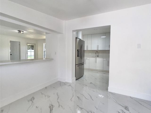 Продажа дома по адресу 1220 N Andrews Ave - фото 5488509