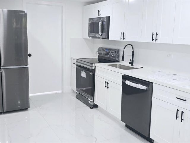 Продажа дома по адресу 1785 NW 111th St - фото 5491450