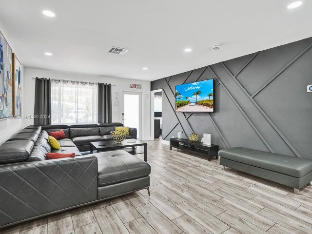 Дом в аренду по адресу 1206 Lincoln St - фото 5499461