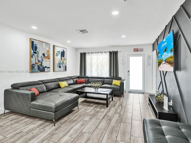 Дом в аренду по адресу 1206 Lincoln St - фото 5499462