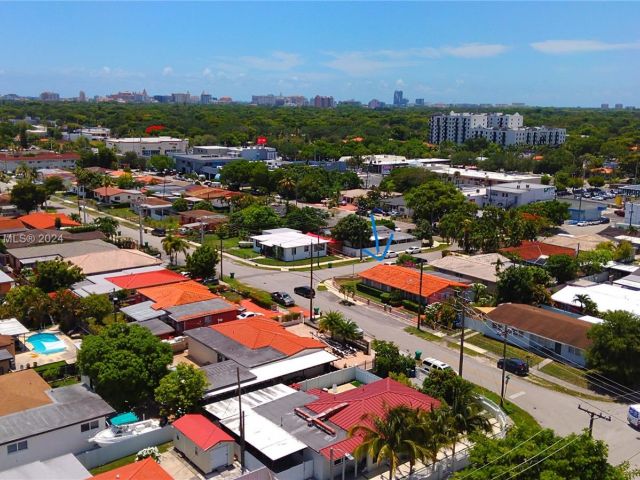 Продажа дома по адресу 5880 SW 6th St - фото 5505051