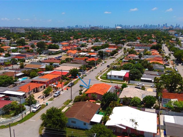 Продажа дома по адресу 5880 SW 6th St - фото 5505052