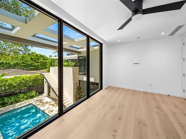 Продажа дома по адресу 4090 Hardie Ave - фото 6112734