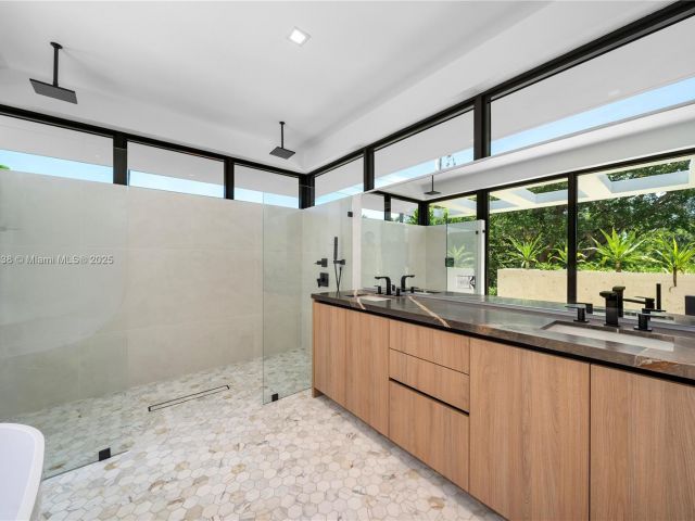 Продажа дома по адресу 4090 Hardie Ave - фото 6112736