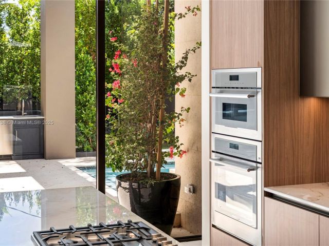 Продажа дома по адресу 4090 Hardie Ave - фото 6112741