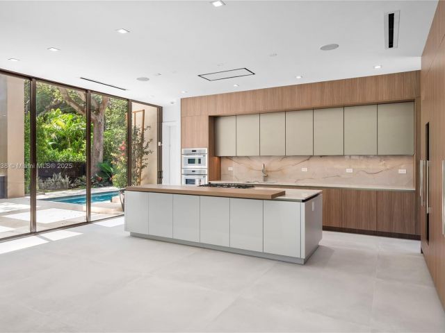 Продажа дома по адресу 4090 Hardie Ave - фото 6112743