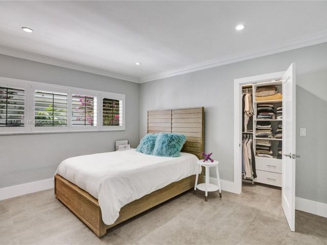 Продажа дома по адресу 4705 Granada Blvd - фото 5835567