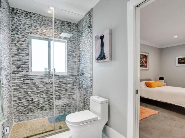 Продажа дома по адресу 4705 Granada Blvd - фото 5835569