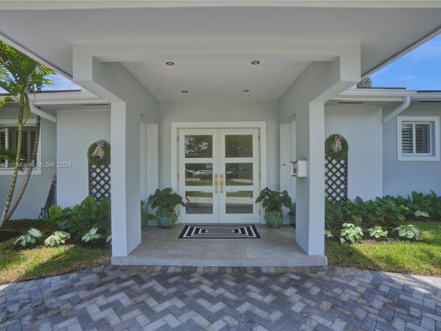 Продажа дома по адресу 4705 Granada Blvd - фото 5835584