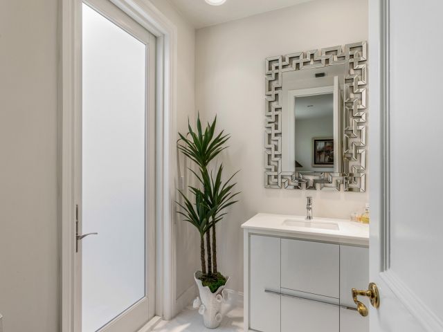 Продажа дома по адресу 797 NE 33rd Street - фото 6019861