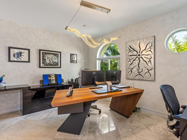 Продажа дома по адресу 797 NE 33rd Street - фото 6019862