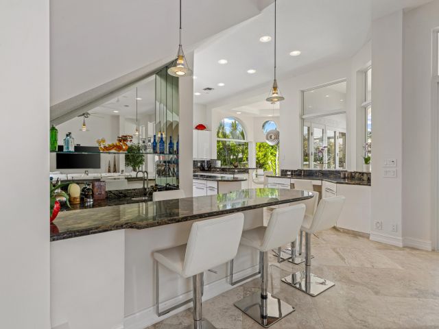 Продажа дома по адресу 797 NE 33rd Street - фото 6019866