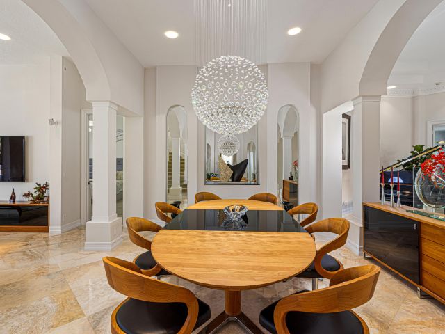 Продажа дома по адресу 797 NE 33rd Street - фото 6019870