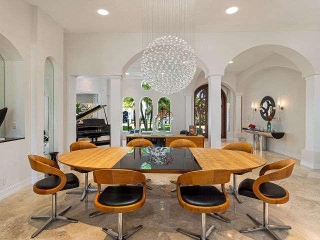 Продажа дома по адресу 797 NE 33rd Street - фото 6019871