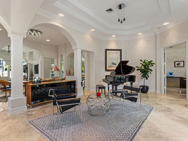 Продажа дома по адресу 797 NE 33rd Street - фото 6019873