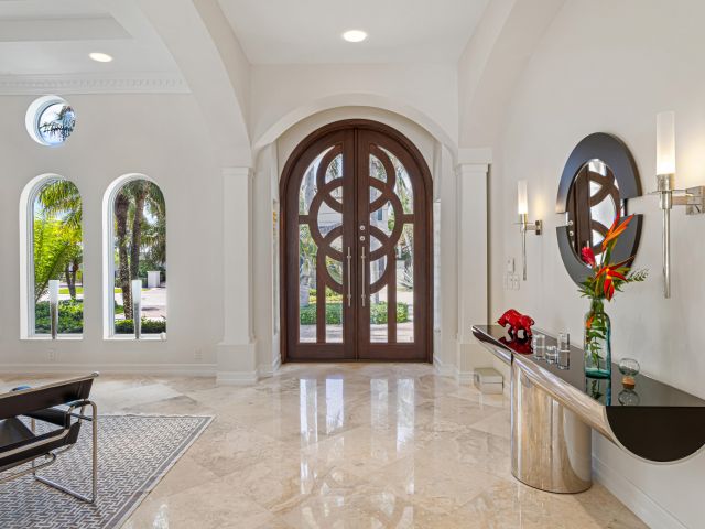 Продажа дома по адресу 797 NE 33rd Street - фото 6019874