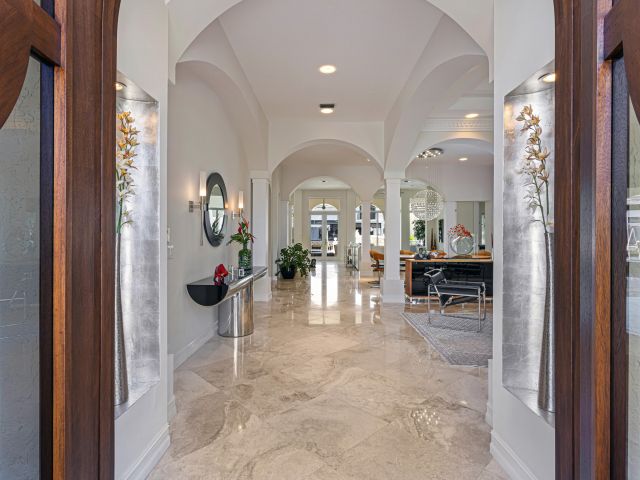 Продажа дома по адресу 797 NE 33rd Street - фото 6019875