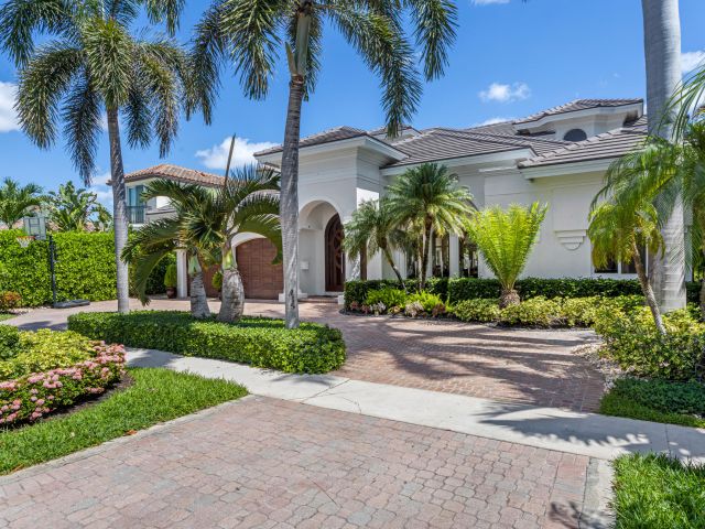 Продажа дома по адресу 797 NE 33rd Street - фото 6019876