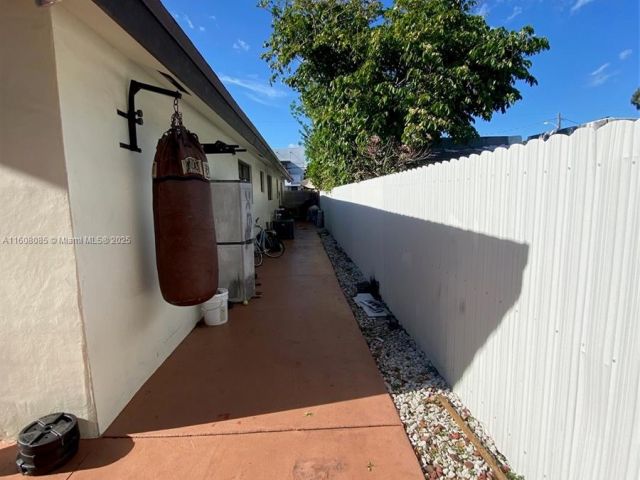 Продажа дома по адресу 1632 SW 19th Ter - фото 6081870