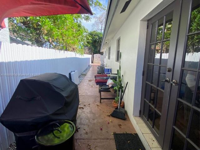 Продажа дома по адресу 1632 SW 19th Ter - фото 6081871